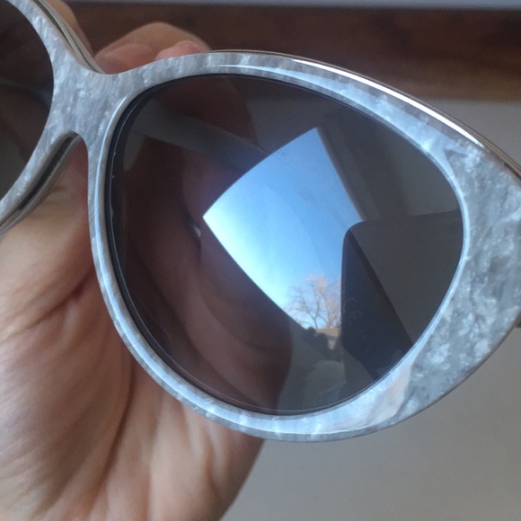 Dior silver and grey pearly sunglasses - Picture 7 of 7